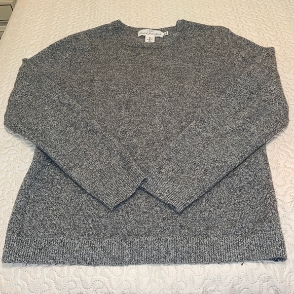 H and M Men’s Gray Heather Pullover Sweater - Picture 3 of 7